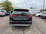Used 2024 Mitsubishi Outlander SE image 3