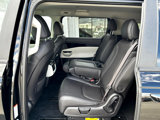 Used 2024 Kia Carnival EX image 5