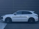 Certified 2023 Porsche Cayenne Platinum Edition image 2