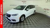 Used 2023 Chrysler Pacifica Touring-L image 5