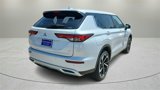 New 2025 Mitsubishi Outlander SE image 3