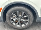 Used 2022 Volkswagen Tiguan SE w/ Panoramic Sunroof Package image 5