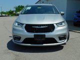 Used 2023 Chrysler Pacifica Touring-L image 3