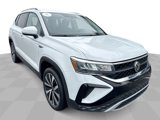 Certified 2022 Volkswagen Taos SE image 2