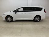 Used 2024 Chrysler Pacifica Touring-L image 2