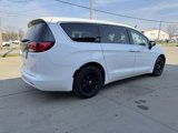 Used 2022 Chrysler Voyager LX image 4