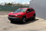 Used 2019 Jeep Cherokee Trailhawk image 4
