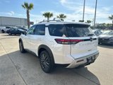 New 2025 Nissan Pathfinder SL image 4