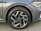 Used 2022 Volkswagen Jetta SEL image 2