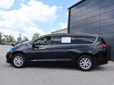 Used 2023 Chrysler Pacifica Touring-L image 2