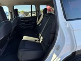Used 2023 Jeep Grand Cherokee Laredo image 5