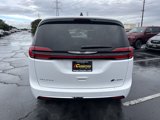 New 2025 Chrysler Pacifica Select image 2