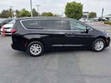 New 2025 Chrysler Pacifica Select image 3