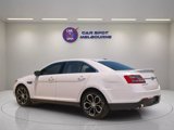Used 2017 Ford Taurus SHO image 3