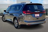 Used 2023 Chrysler Pacifica Limited image 3