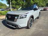 New 2025 Nissan Pathfinder Platinum image 3