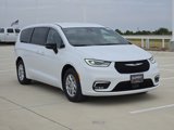 New 2026 Chrysler Pacifica Select image 3