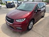 Used 2023 Chrysler Pacifica Touring-L image 6