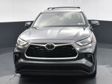 Used 2023 Toyota Highlander XLE image 3