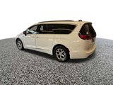 Used 2023 Chrysler Pacifica Limited image 3