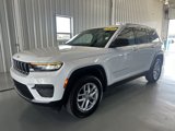 Used 2025 Jeep Grand Cherokee Laredo X image 3