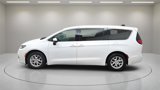 Used 2023 Chrysler Pacifica Touring-L image 5