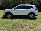 Used 2017 Nissan Rogue SV image 3