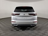 New 2025 Mitsubishi Outlander SE image 4