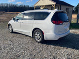 Used 2020 Chrysler Pacifica Touring-L image 3