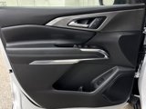 Used 2025 Chevrolet Traverse LT image 3
