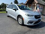 Used 2023 Chrysler Pacifica Touring-L image 2