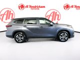 Used 2024 Toyota Highlander XLE image 2