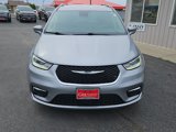 Used 2021 Chrysler Pacifica Touring-L image 2