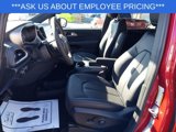 New 2025 Chrysler Pacifica Select image 3