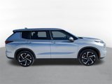 Used 2023 Mitsubishi Outlander SE image 2