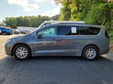 Used 2022 Chrysler Pacifica Touring-L w/ Uconnect Theater Family Group image 4