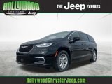New 2025 Chrysler Pacifica Select image 1