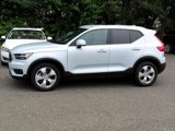 Used 2022 Volvo XC40 T5 Momentum image 2