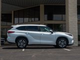 Used 2023 Toyota Highlander XLE image 4