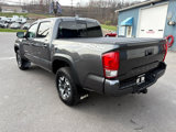 Used 2017 Toyota Tacoma TRD Off-Road image 3