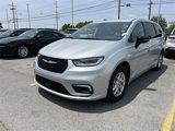 Used 2024 Chrysler Pacifica Touring-L image 3