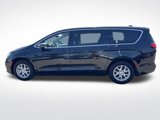 Used 2023 Chrysler Pacifica Touring-L image 2