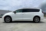 Used 2023 Chrysler Pacifica Limited image 3