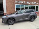 Used 2017 Toyota Highlander Plus image 2