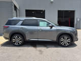 New 2025 Nissan Pathfinder Platinum image 2