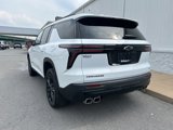 Used 2024 Chevrolet Traverse LT w/ Midnight/Sport Edition image 6