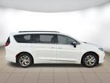 Used 2023 Chrysler Pacifica Limited image 2