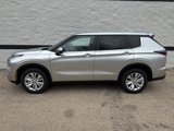 New 2025 Mitsubishi Outlander ES image 6