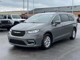 Used 2022 Chrysler Pacifica Touring-L image 3