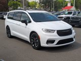 New 2025 Chrysler Pacifica Limited image 3
